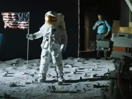 CHỊ HẰNG MÀ BIẾT NÓI NĂNG , THÌ THẰNG NÓI LÁO ( NASA ) HÀM RĂNG CHẲNG CÒN 