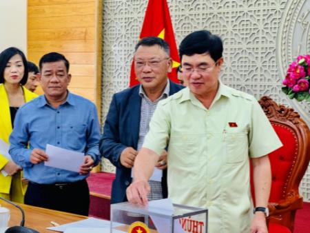 Lãnh đạo ta ai cũng cá vượt long môn, không ai bị điểm thấp!
