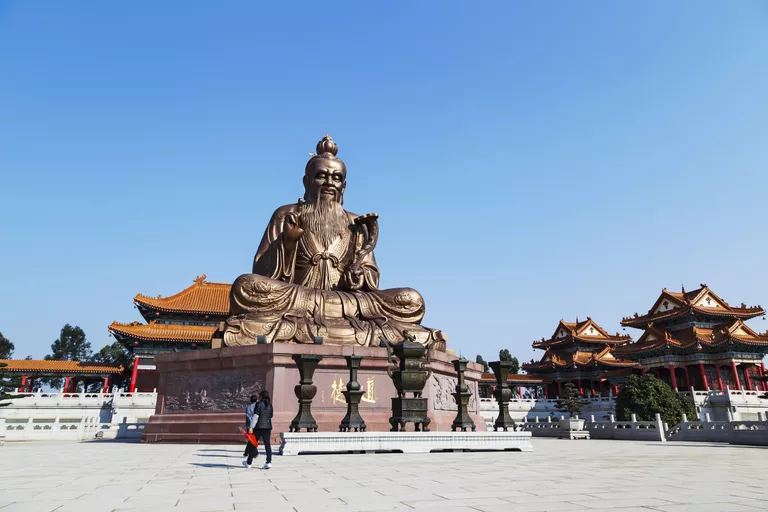 Bớt chỗ dư, bù chỗ thiếu – Đạo Trời và Đạo Người trong lời dạy của Lão Tử